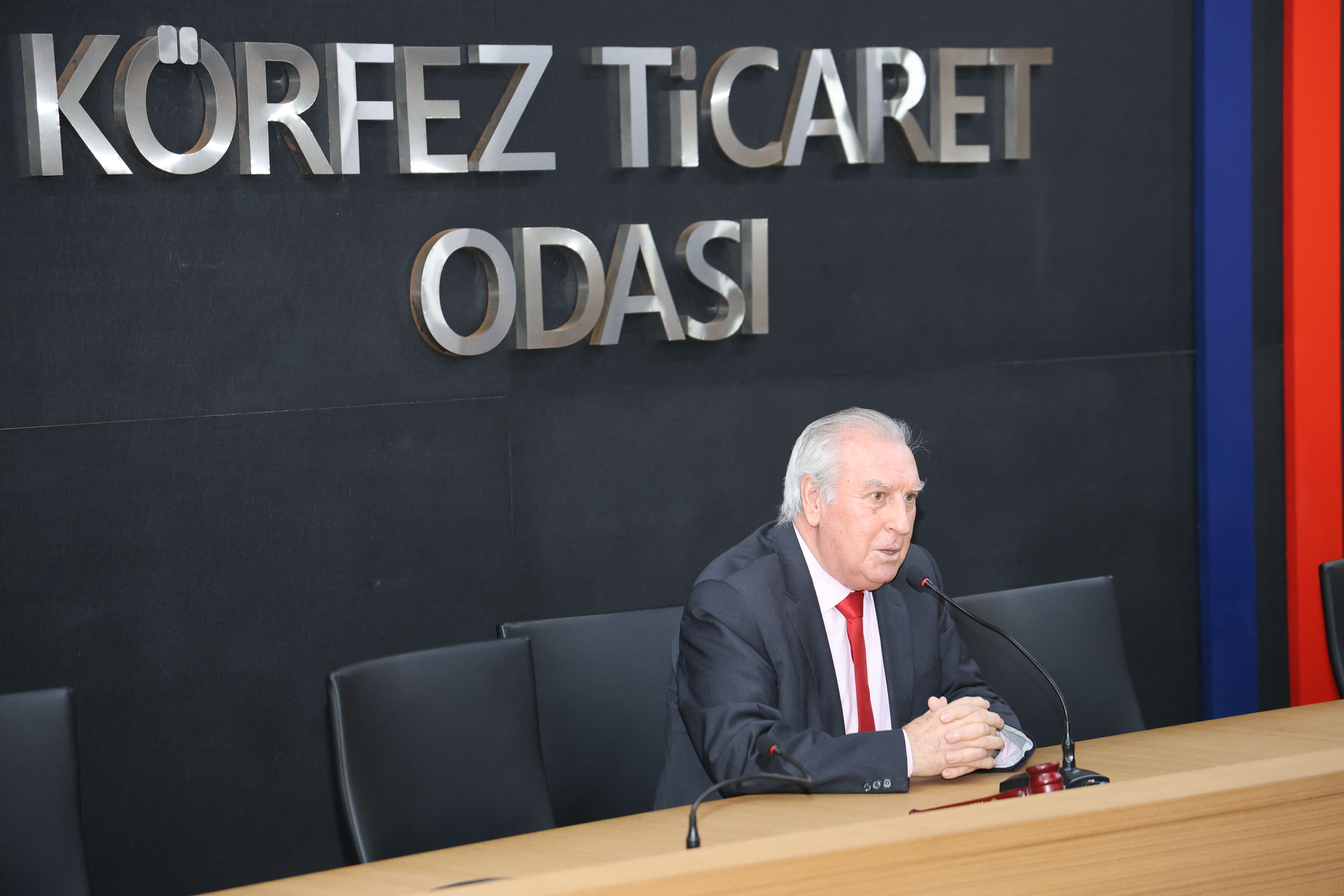 PROF. DR. VAHDETTİN ENGİN KTO’DA OKURLARIYLA BULUŞTU