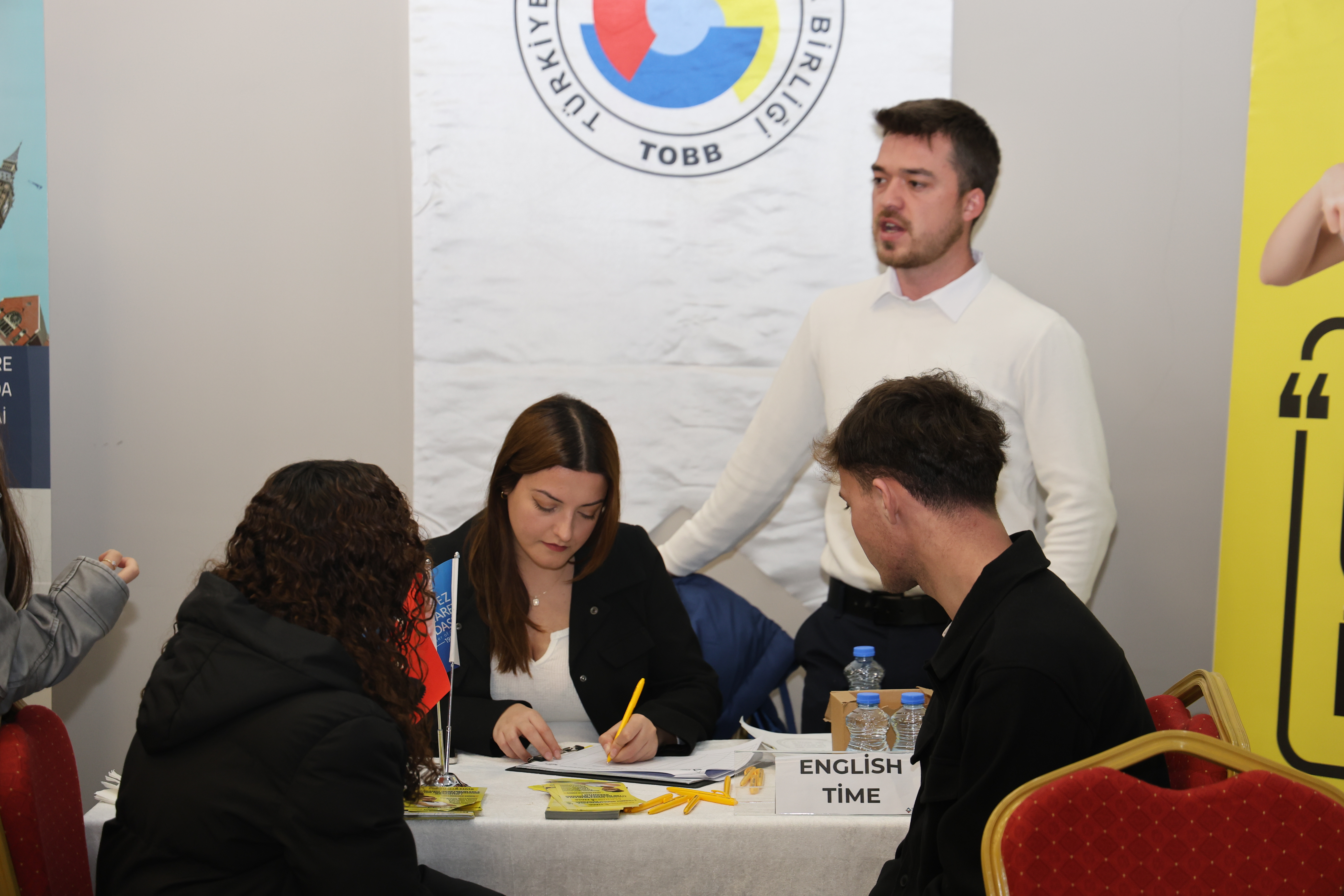 KÖRFEZ’DE GENÇLER GELECEĞİNİ ŞEKİLLENDİRDİ: KARİYER GÜNÜNDE İŞ DÜNYASI VE ÖĞRENCİLER AYNI PLATFORMDA