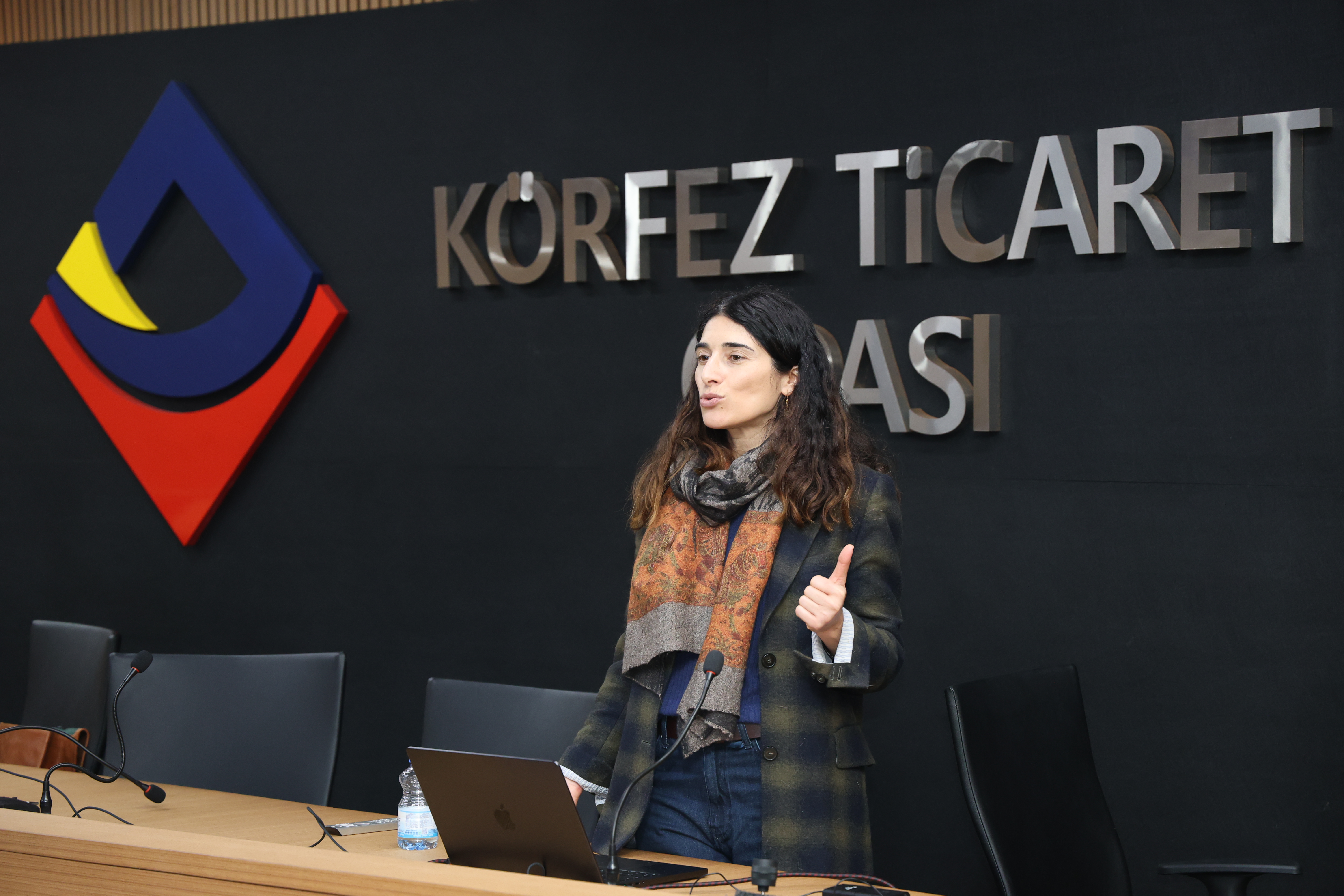 KÖRFEZ’DE YAPAY ZEKÂ DESTEKLİ DIŞ TİCARET EĞİTİMİ