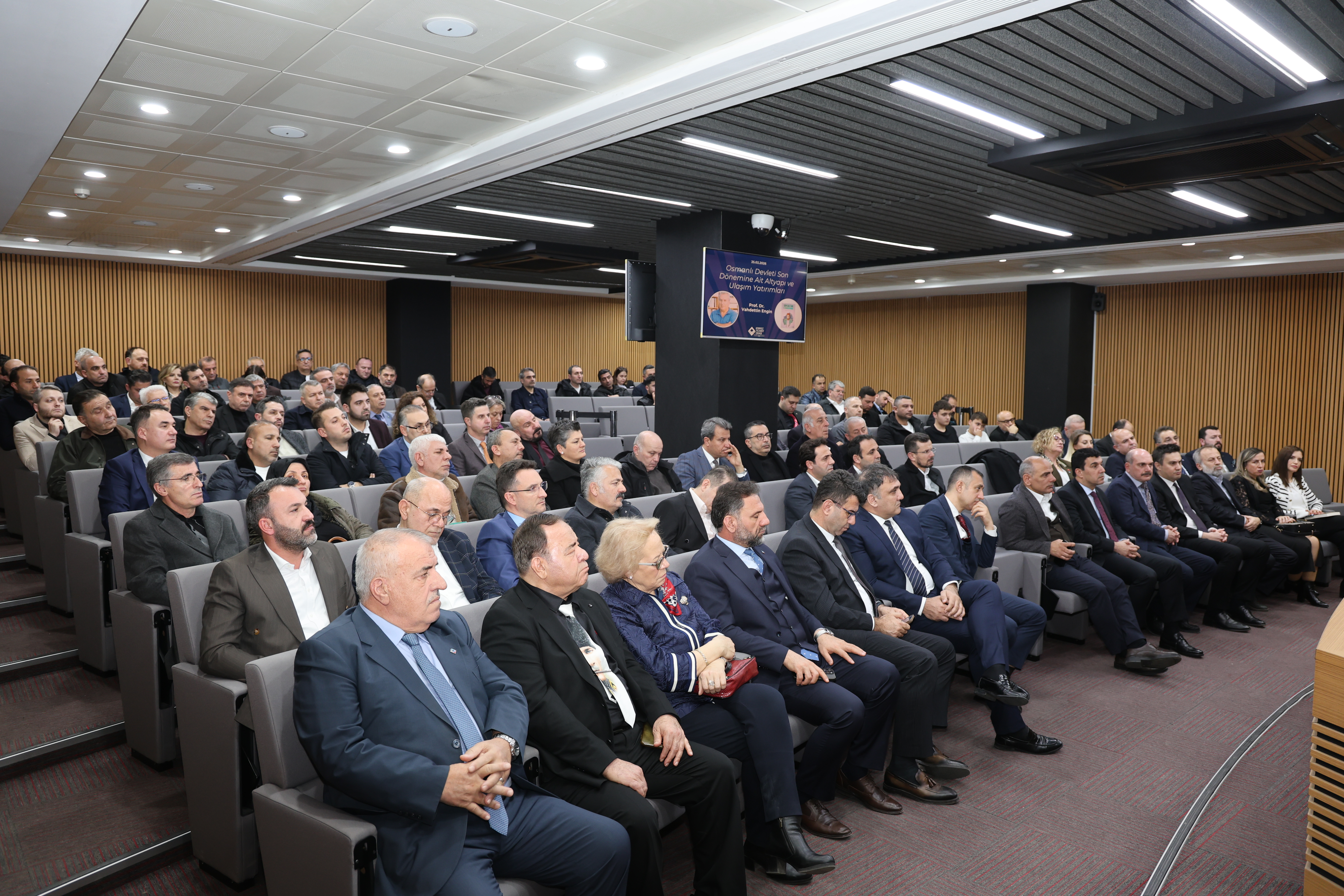 PROF. DR. VAHDETTİN ENGİN KTO’DA OKURLARIYLA BULUŞTU