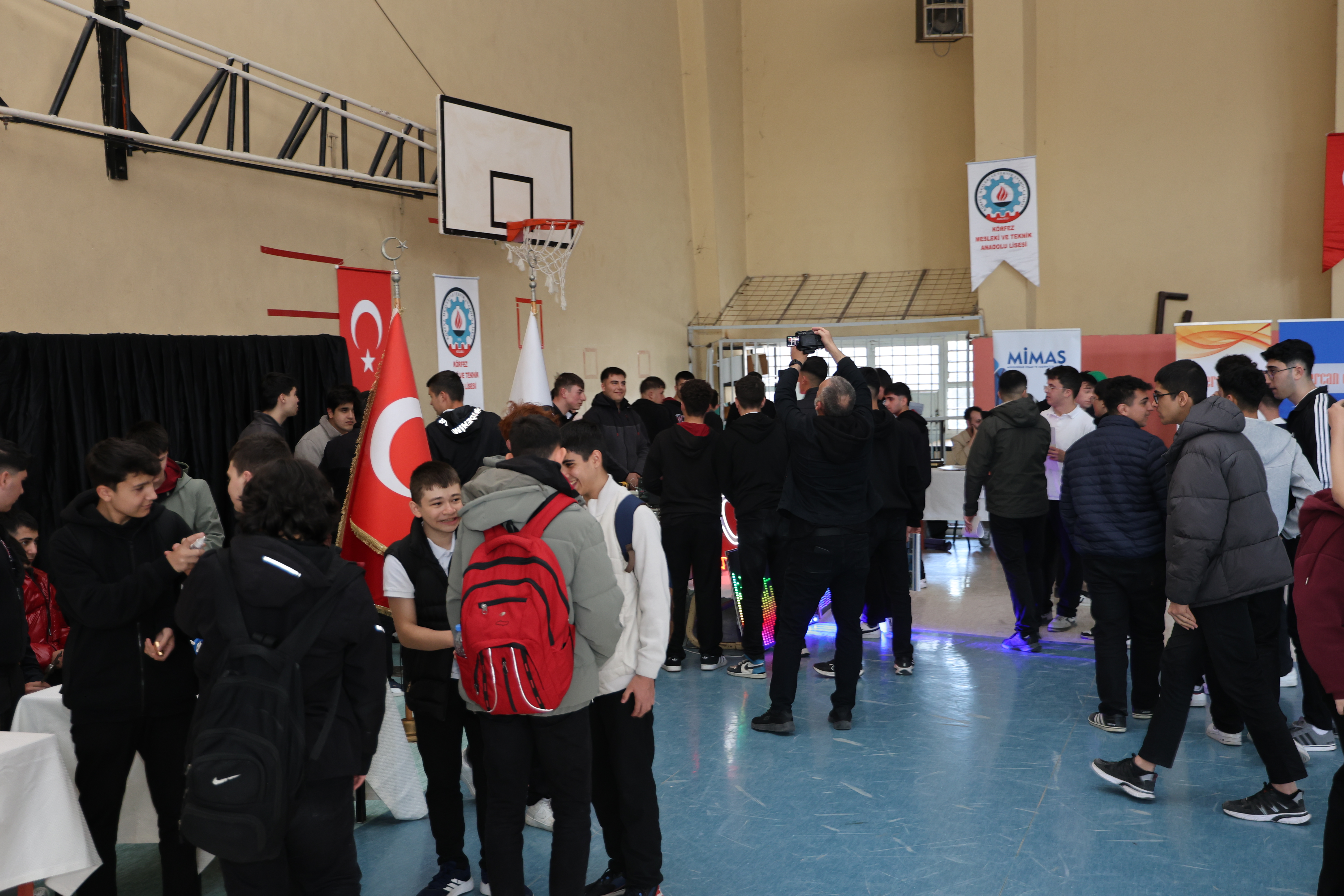 KÖRFEZ’DE KARİYER BULUŞMASI: GENÇLER VE İŞ DÜNYASI AYNI PLATFORMDA