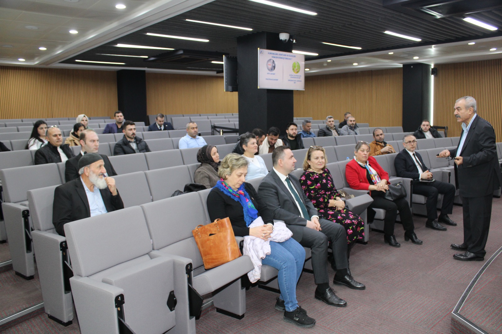 KÖRFEZ TİCARET ODASI’NDA YÖNETİCİLİK VE LİDERLİK EĞİTİMİ GERÇEKLEŞTİRİLDİ