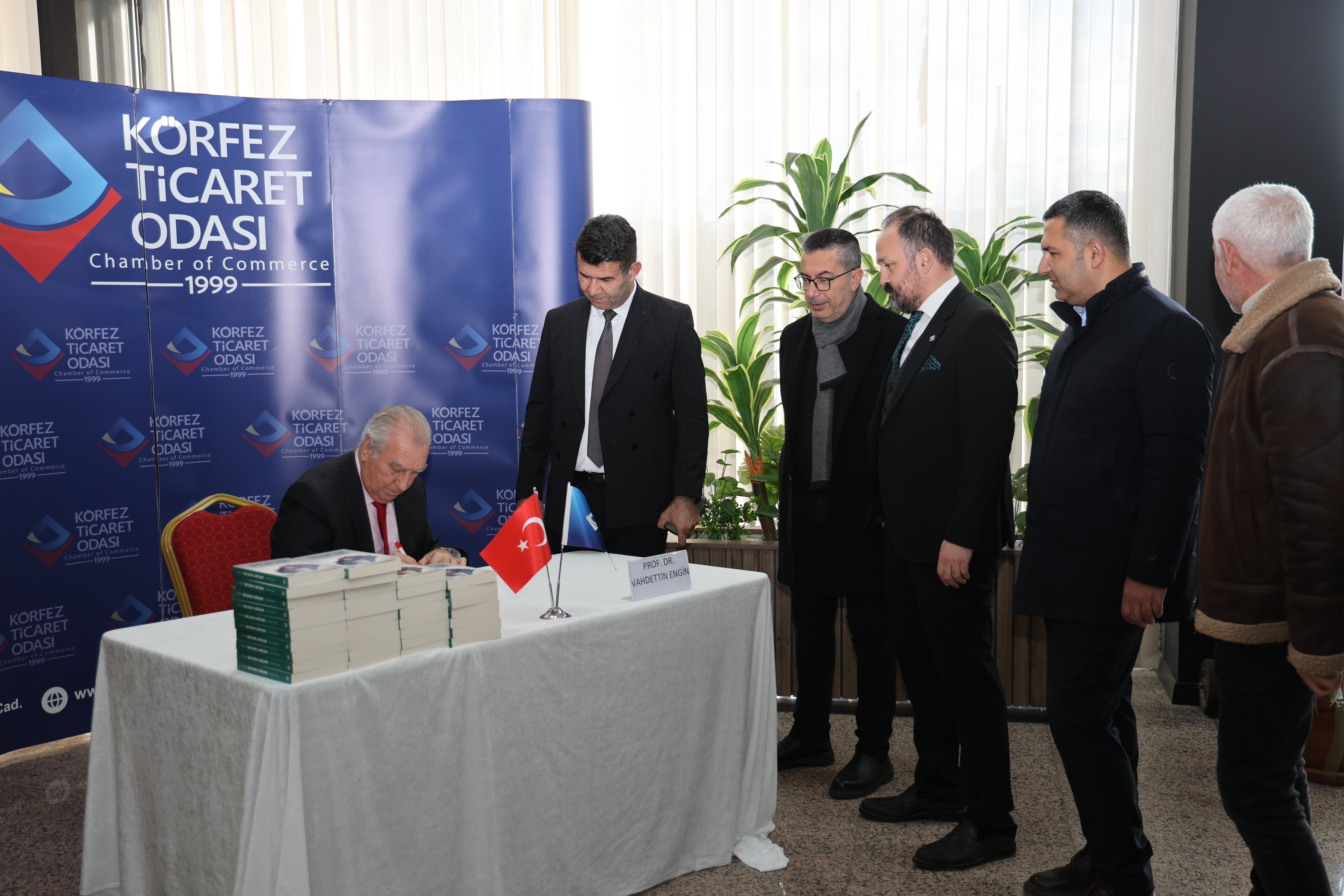 PROF. DR. VAHDETTİN ENGİN KTO’DA OKURLARIYLA BULUŞTU