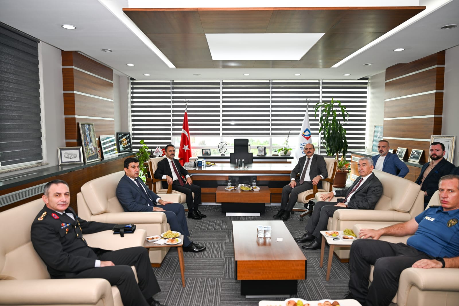 VALİ İLHAMİ AKTAŞ'TAN KÖRFEZ TİCARET ODASI'NA İADE-İ ZİYARET